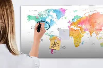 Akwarelowa mapa świata z tablicą magnetyczną i pisakiem