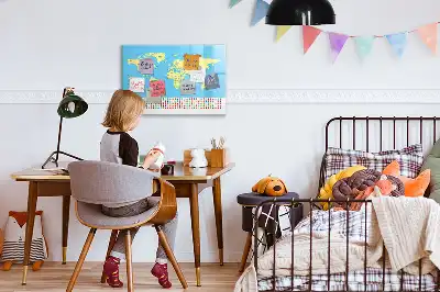 Klasyczna mapa świata w formie tablicy magnetycznej z pisakiem