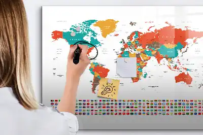 Kolorowa mapa świata z tablicą magnetyczną i pisakiem