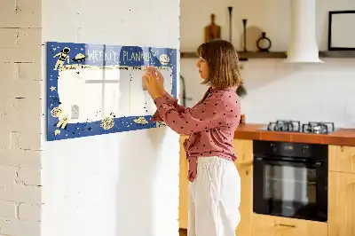Kosmiczny planer tygodniowy z tablicą magnetyczną i pisakiem