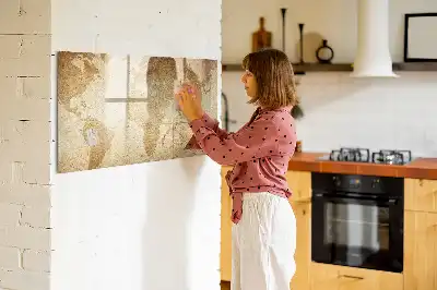 Tablica magnetyczna z motywem mapy świata w stylu vintage