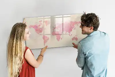 Akwarelowa mapa świata z tablicą magnetyczną i pisakiem