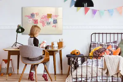 Akwarelowa mapa świata z tablicą magnetyczną i pisakiem