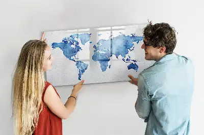 Akwarelowa mapa świata z tablicą magnetyczną i pisakiem