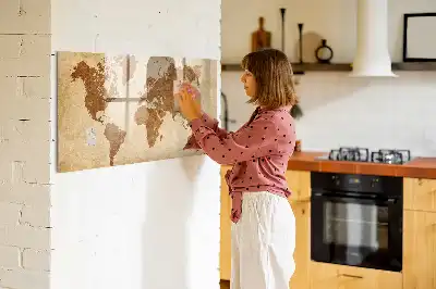 Tablica magnetyczna z motywem mapy świata w starym stylu