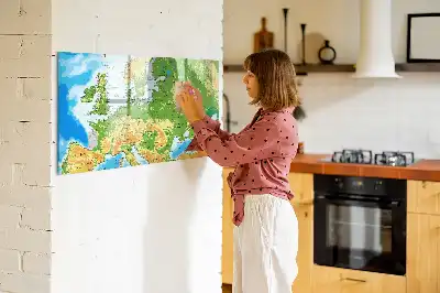 Geograficzna mapa świata w wersji jako tablica magnetyczna z pisakiem