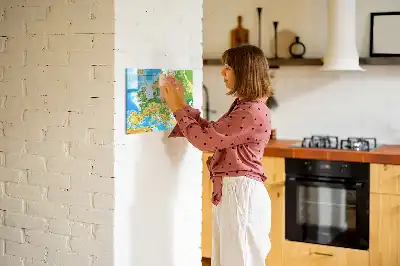 Geograficzna mapa świata w wersji jako tablica magnetyczna z pisakiem