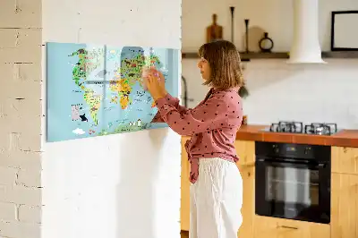 Mapa świata ze zwierzętami tablica magnetyczna do pisania