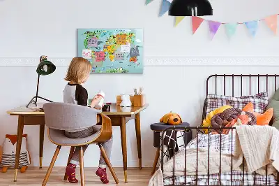 Mapa świata ze zwierzętami tablica magnetyczna do pisania