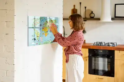 Mapa świata ze zwierzętami tablica magnetyczna do pisania