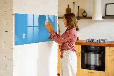 Tablica magnetyczna z pisakiem w jasnoniebieskim kolorze