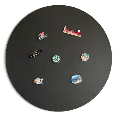 Tablica na magnesy z wakacji czarnego koloru okrągła