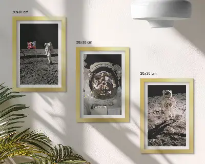 Zestaw 3 obrazów w ramie lądowanie astronautów na Księżycu