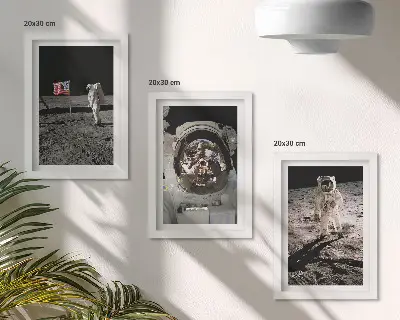 Zestaw 3 obrazów w ramie lądowanie astronautów na Księżycu