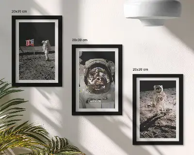 Zestaw 3 obrazów w ramie lądowanie astronautów na Księżycu