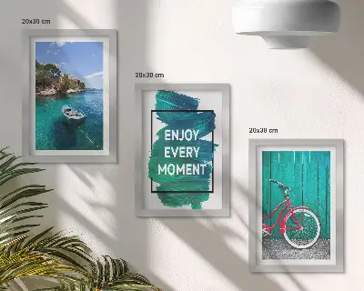 Widok na morze z łodzią i inspirującym napisem tryptyk w ramie