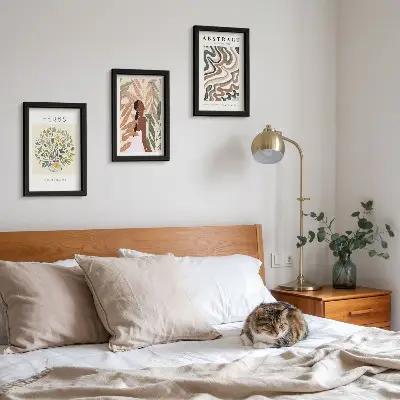 Tryptyk plakatów w ramie w estetyce minimalistycznego boho o pastelowej kolorystyce
