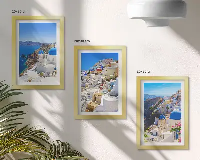 Tryptyk w ramie krajobraz architektury z widokiem na miasto Oia na Santorini w Grecji