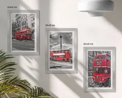 Czerwone autobusy w miejskim krajobrazie Londynu zestaw 3 obrazów w ramie