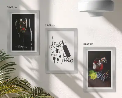 Zestaw 3 obrazów w ramie przedstawiający kieliszki wina z winogronami oraz napis o winie
