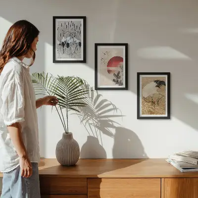 Zestaw 3 obrazów w ramie z japońskimi ilustracjami żurawi w stylu japandi