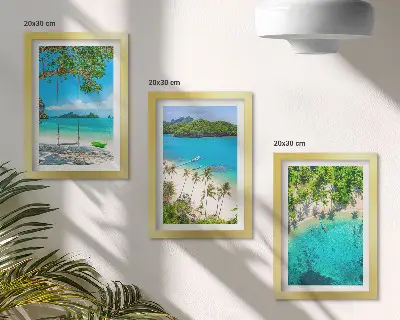 Zestaw 3 obrazów w ramie przedstawiający tropikalne plaże z palmami i krystalicznie czystą wodą