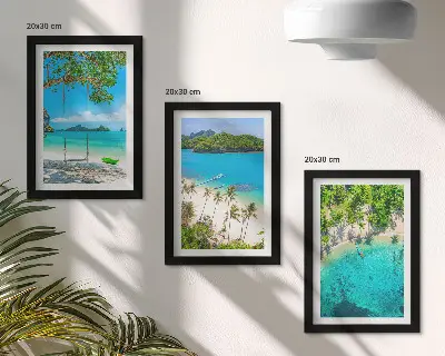Zestaw 3 obrazów w ramie przedstawiający tropikalne plaże z palmami i krystalicznie czystą wodą