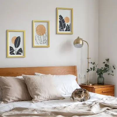 Zestaw 3 obrazów w ramie roślinne wzory z dużymi słońcami w stylu minimalistycznym