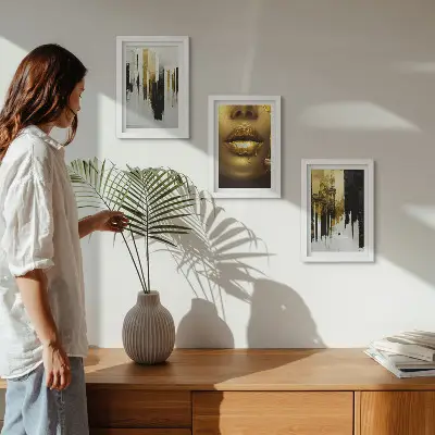 Abstrakcyjne malarstwo i portret kobiety tryptyk w ramie