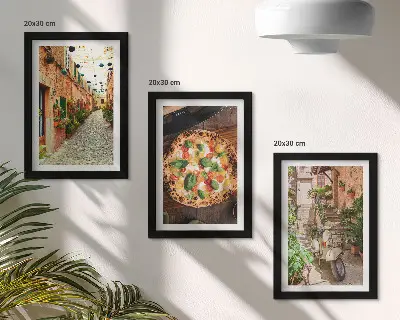 Zestaw 3 obrazów w ramie Urokliwe uliczki z roślinnością i włoska pizza