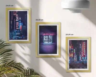 Tryptyk w ramie Nocne miasto z neonami i kinowym wejściem