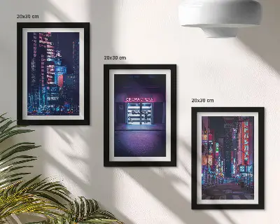 Tryptyk w ramie Nocne miasto z neonami i kinowym wejściem