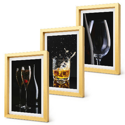 Zestaw 3 obrazów w ramie Kieliszki z winem i whisky na czarnym tle