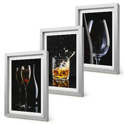 Zestaw 3 obrazów w ramie Kieliszki z winem i whisky na czarnym tle