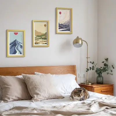 Zestaw 3 obrazów w ramie góry w pastelowych kolorach w stylu japandi