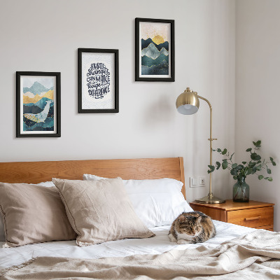 Zestaw 3 obrazów w ramie Abstrakcyjne pejzaże górskie inspirujący napis