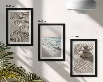 Zestaw 3 obrazów w ramie Spokojne fale piasku i wody z kamieniami na plaży