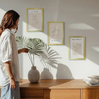 Dekoracja ścienna zestaw obrazów z minimalistycznymi linearnymi sylwetkami kobiet