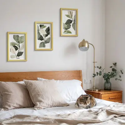Zestaw obrazów dekoracja ścienna z motywem malowanych delikatnych liści w stylu boho