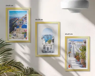 Widoki na Santorini tryptyk w ramie przedstawiający grecką architekturę miasta Oia