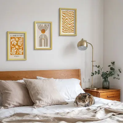 Zestaw 3 obrazów w ramie z motywami roślinnymi i geometrycznymi