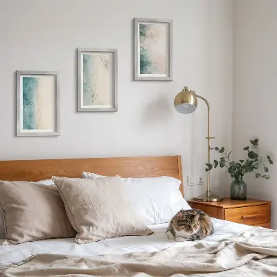 Zestaw 3 obrazów w ramie z motywem rozlanych akwareli w stylu minimalistycznym