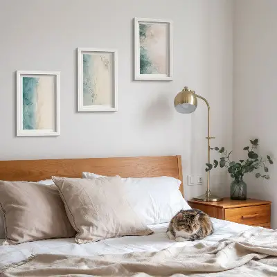 Zestaw 3 obrazów w ramie z motywem rozlanych akwareli w stylu minimalistycznym