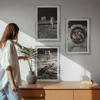 Zestaw obrazów do salonu przedstawiający lądowanie astronautów na Księżycu NASA