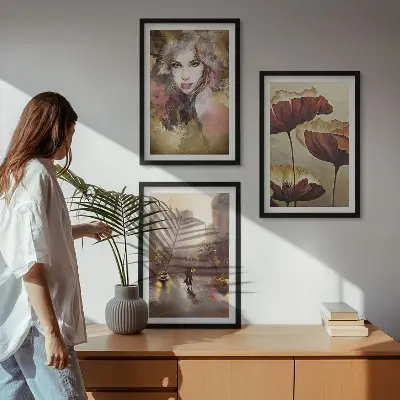 Zestaw 3 obrazów do salonu abstrakcyjny portret kobiety z motywem kwiatów i deszczu