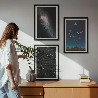 Zestaw 3 obrazów do salonu Zodiak Bliźnięta galaktyka z motywem galaktyki