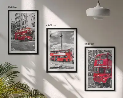 Zestaw obrazów do salonu z motywem czerwonych autobusów w Londynie