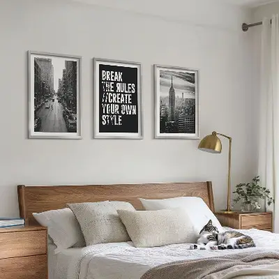 Zestaw obrazów do salonu inspiracja miejskimi ulicami w czerni i bieli