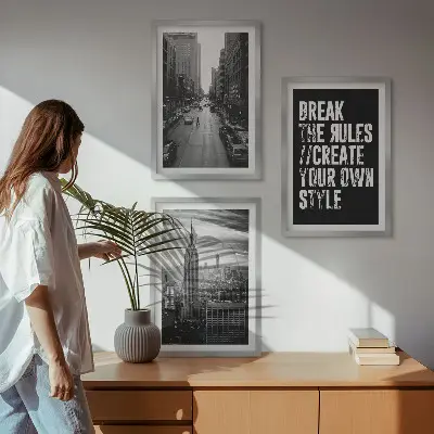 Zestaw obrazów do salonu inspiracja miejskimi ulicami w czerni i bieli