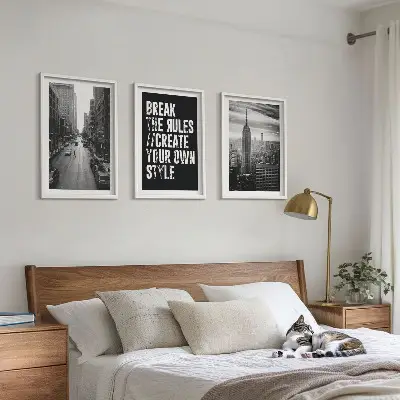 Zestaw obrazów do salonu inspiracja miejskimi ulicami w czerni i bieli